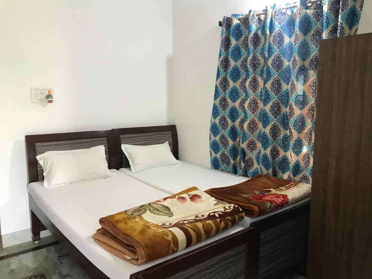 Harsh & Yash Guest House พุทธคยา ภายนอก รูปภาพ