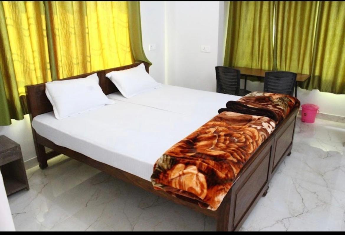 Harsh & Yash Guest House พุทธคยา ภายนอก รูปภาพ